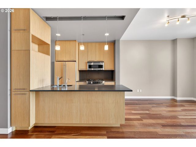 949 Nw OVERTON St 1105, Portland, OR 97209