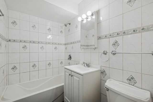 7201 W Wellington Avenue D-1, Elmwood Park, IL 60707