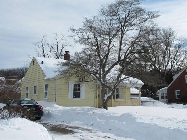 33 Connolly St, Springfield, MA 01151