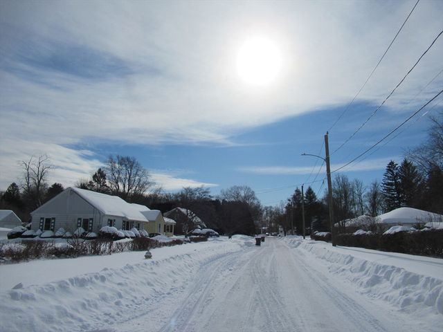 33 Connolly St, Springfield, MA 01151