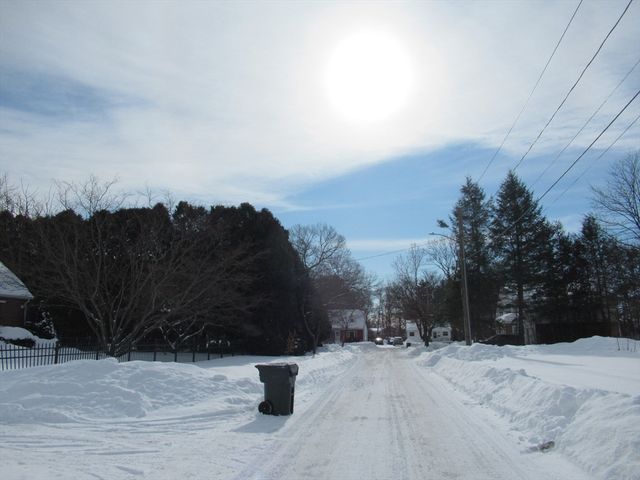 33 Connolly St, Springfield, MA 01151