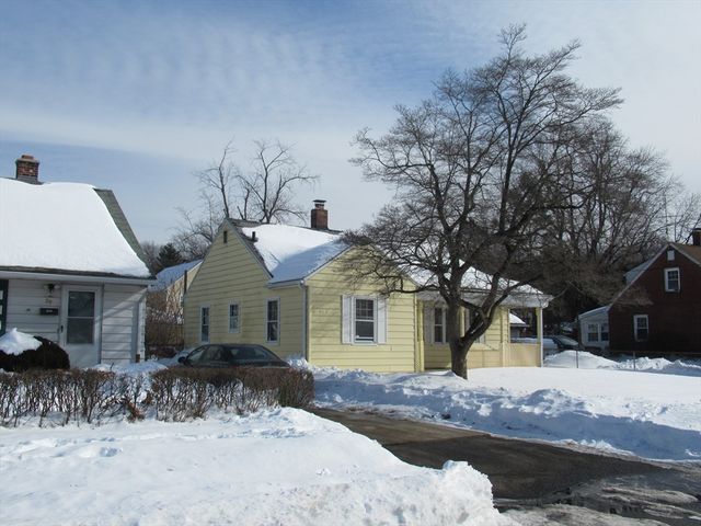 33 Connolly St, Springfield, MA 01151