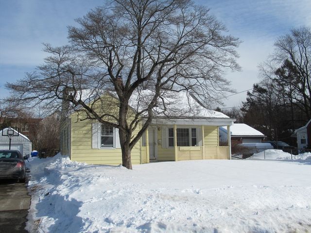 33 Connolly St, Springfield, MA 01151