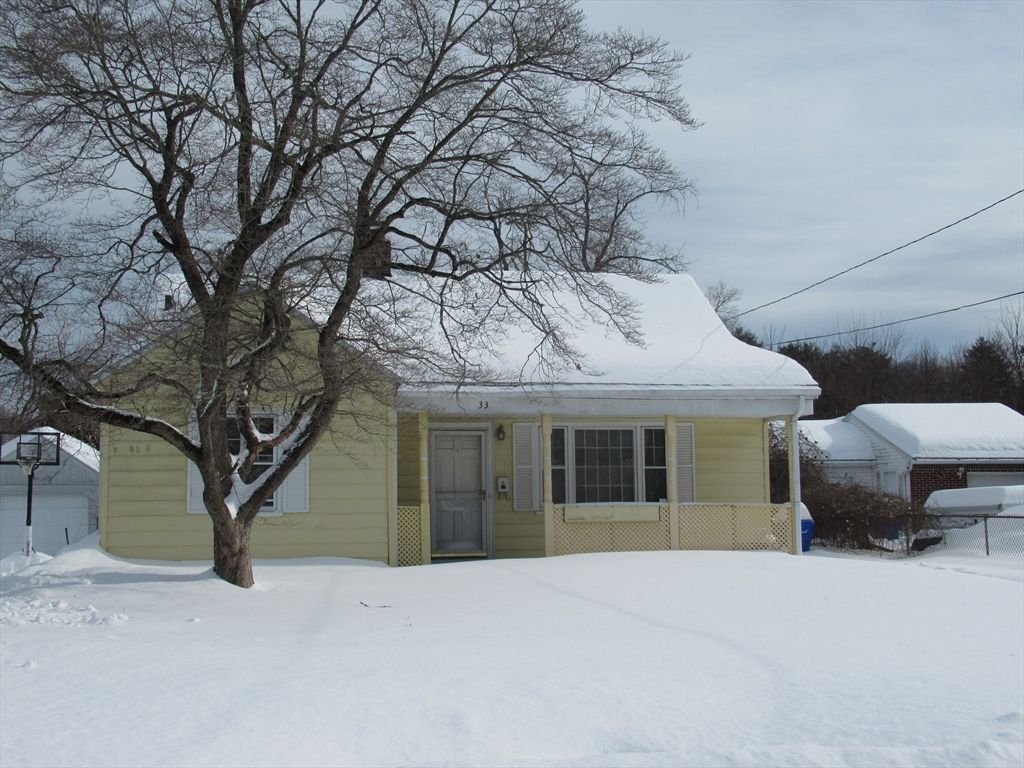 33 Connolly St, Springfield, MA 01151