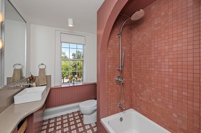 64 Bartlett St 4, Boston, MA 02119