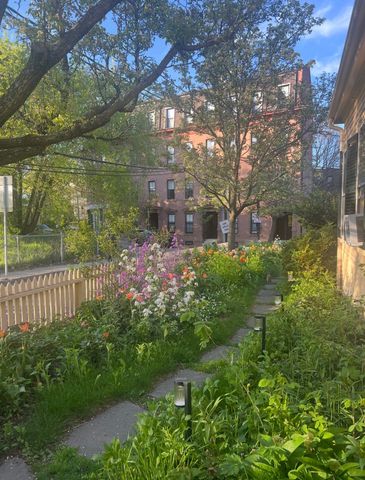 64 Bartlett St 4, Boston, MA 02119