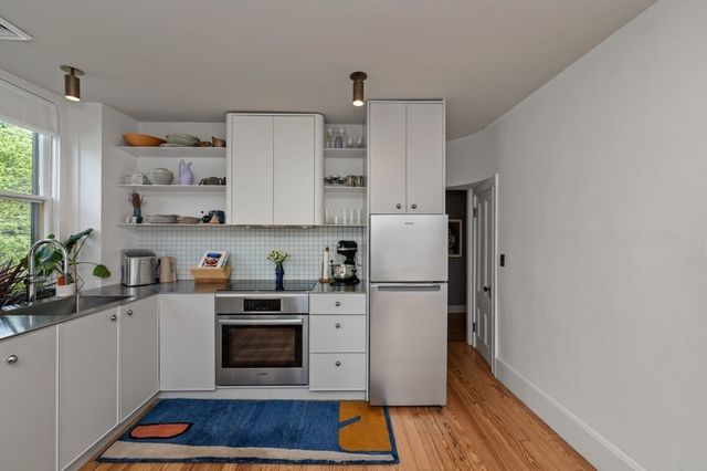 64 Bartlett St 4, Boston, MA 02119