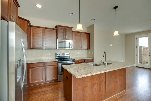 1966 Newark Ln, Thompsons Station, TN 37179