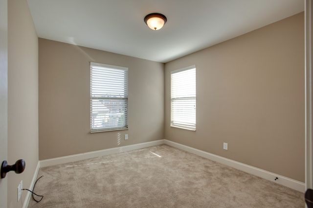 1966 Newark Ln, Thompsons Station, TN 37179