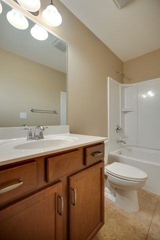 1966 Newark Ln, Thompsons Station, TN 37179