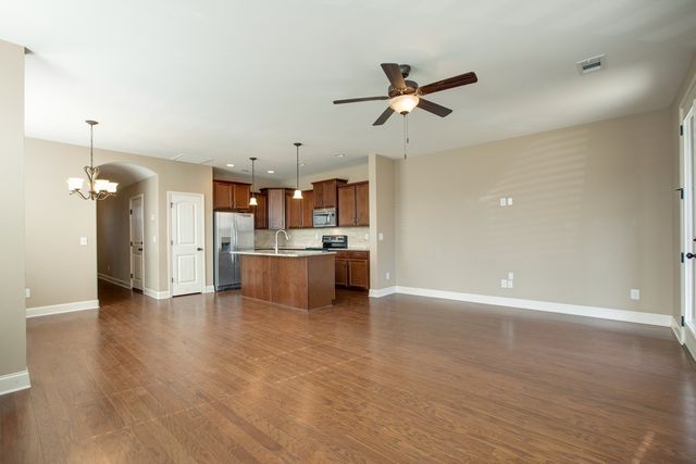 1966 Newark Ln, Thompsons Station, TN 37179