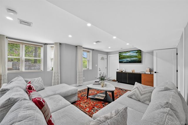 65 Wildway, Bronxville, NY 10708
