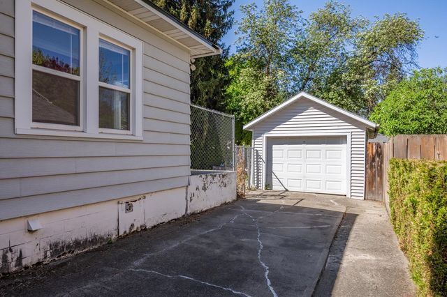 1017 E 17th Ave, Spokane, WA 99203