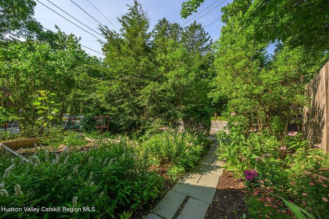 39 Hudson Street, Kinderhook, NY 12106