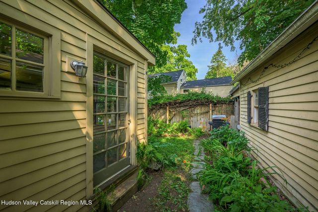 39 Hudson Street, Kinderhook, NY 12106