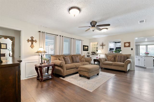 417 Stroud Lane, Garland, TX 75043