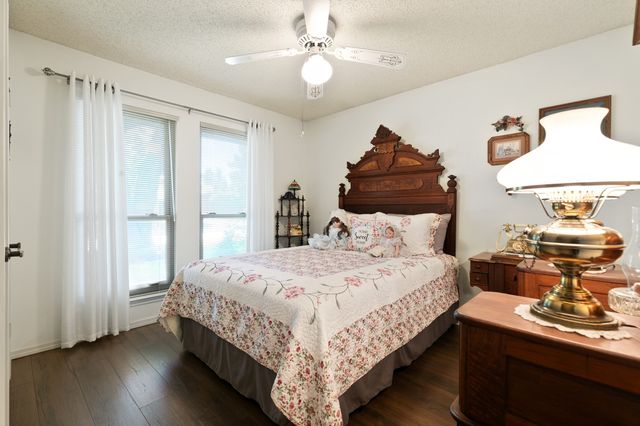 417 Stroud Lane, Garland, TX 75043
