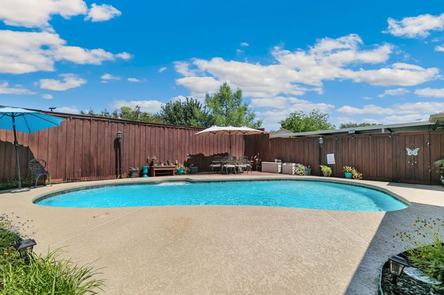 417 Stroud Lane, Garland, TX 75043