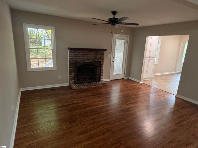 385 Wall Street, Campobello, SC 29322