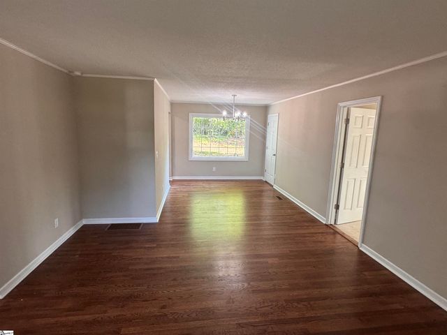 385 Wall Street, Campobello, SC 29322