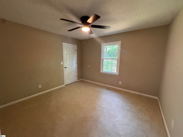 385 Wall Street, Campobello, SC 29322