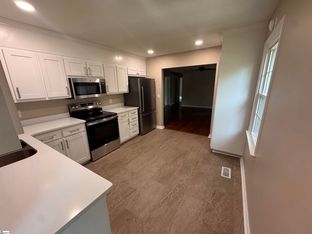 385 Wall Street, Campobello, SC 29322