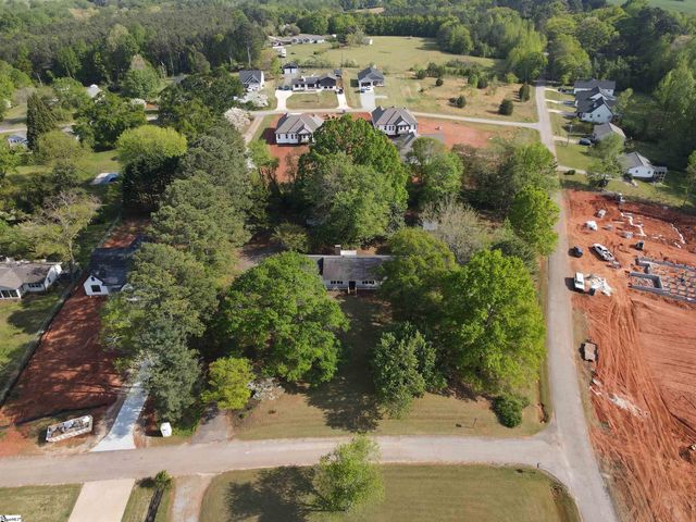 385 Wall Street, Campobello, SC 29322