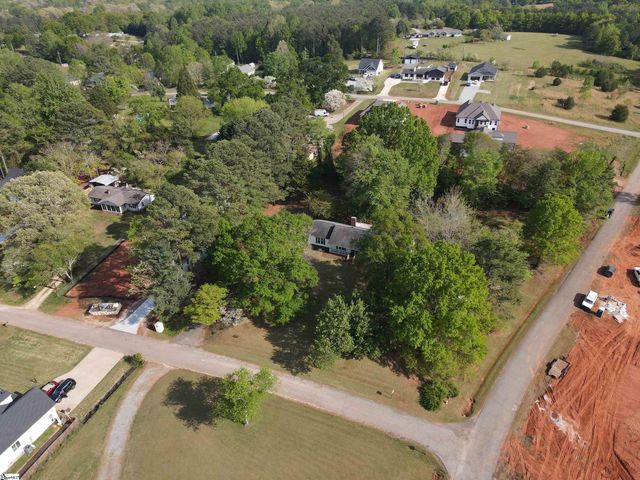 385 Wall Street, Campobello, SC 29322