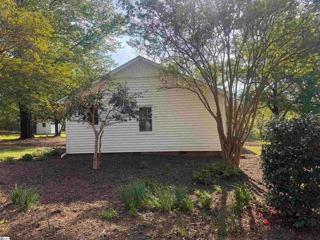 385 Wall Street, Campobello, SC 29322