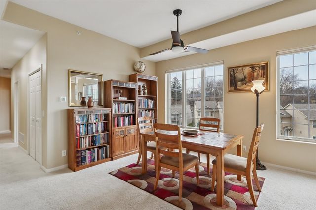 245 Holiday Rd 3, Coralville, IA 52241