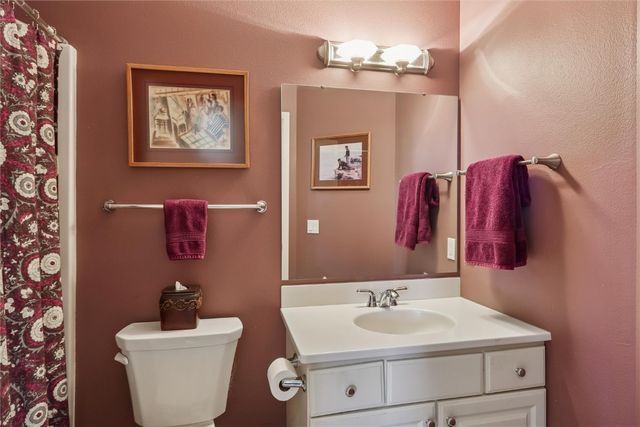 245 Holiday Rd 3, Coralville, IA 52241