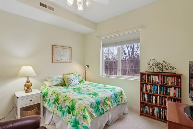 245 Holiday Rd 3, Coralville, IA 52241