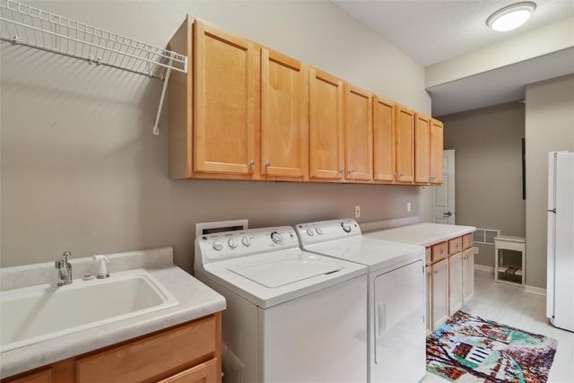 245 Holiday Rd 3, Coralville, IA 52241