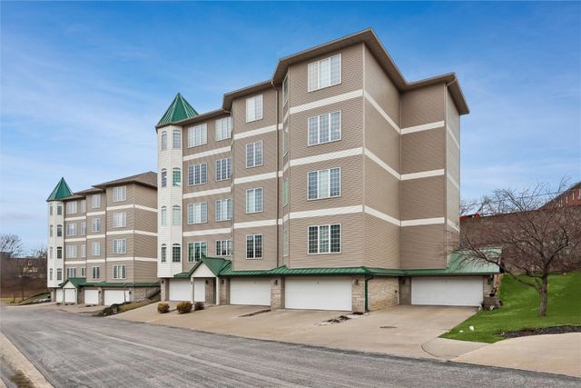 245 Holiday Rd 3, Coralville, IA 52241