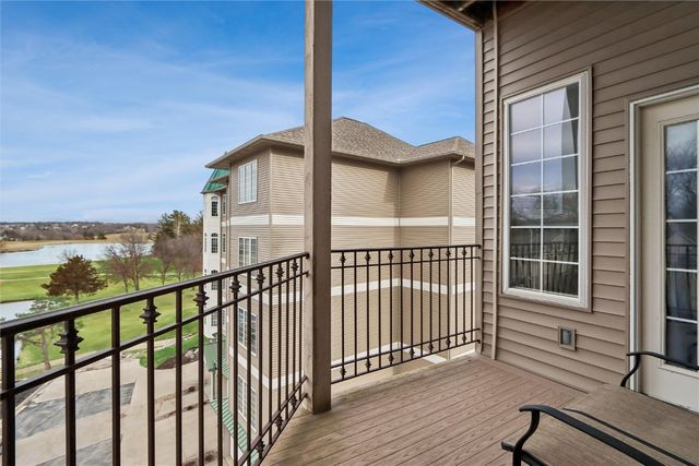 245 Holiday Rd 3, Coralville, IA 52241