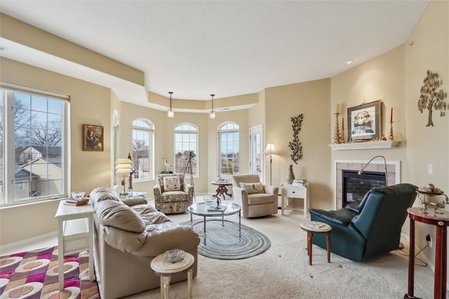 245 Holiday Rd 3, Coralville, IA 52241