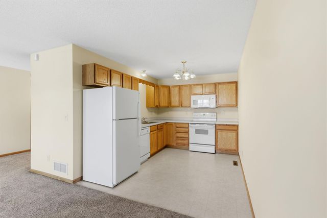 1587 County Road D E, Maplewood, MN 55109