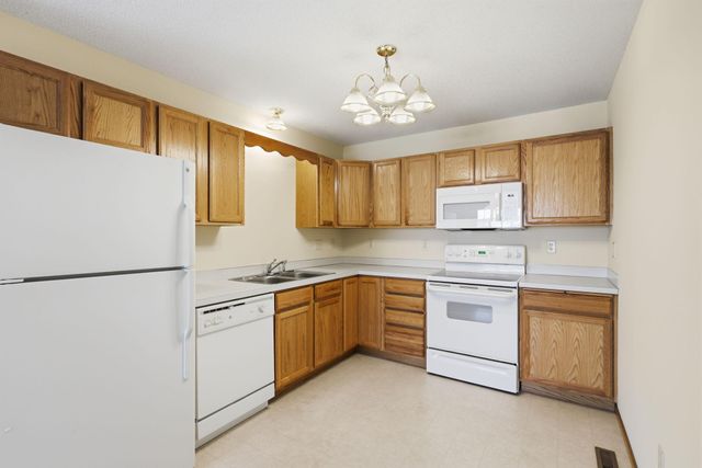 1587 County Road D E, Maplewood, MN 55109