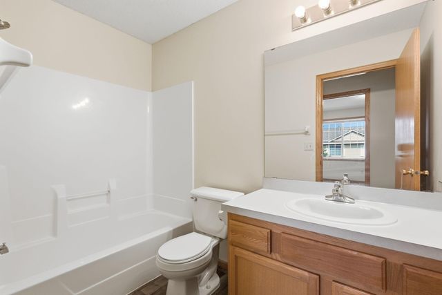 1587 County Road D E, Maplewood, MN 55109