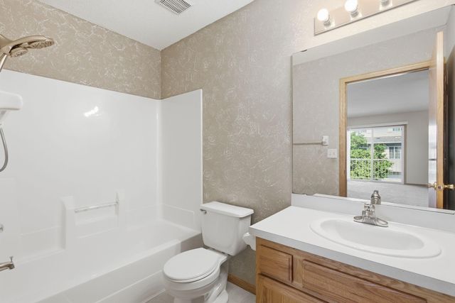 1587 County Road D E, Maplewood, MN 55109