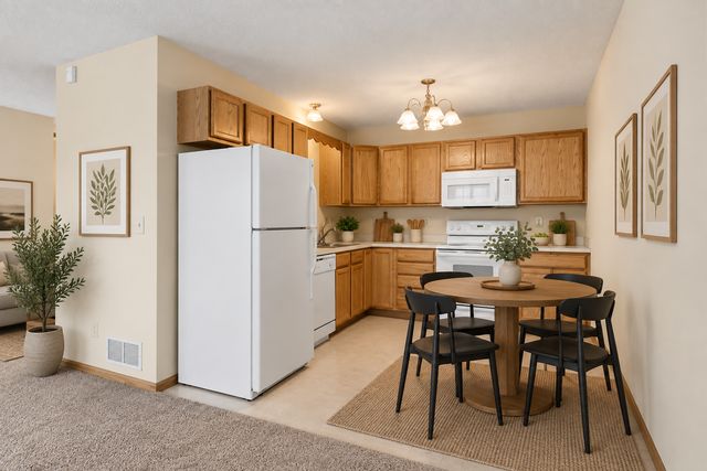 1587 County Road D E, Maplewood, MN 55109