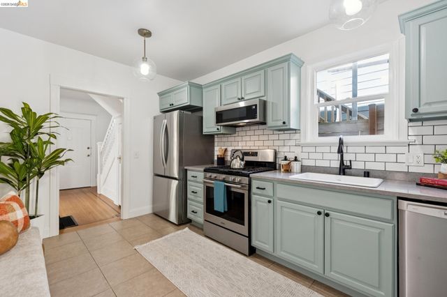 3316 Harrison St, Oakland, CA 94611