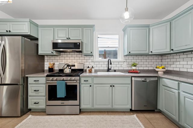 3316 Harrison St, Oakland, CA 94611