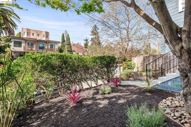 3316 Harrison St, Oakland, CA 94611