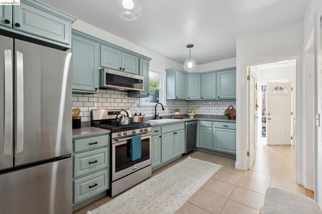 3316 Harrison St, Oakland, CA 94611