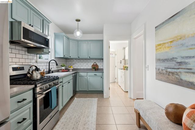 3316 Harrison St, Oakland, CA 94611