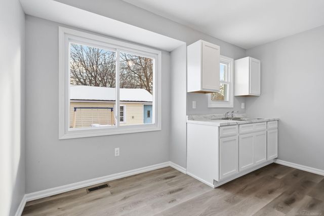 28648 Hillview Street, Roseville, MI 48066