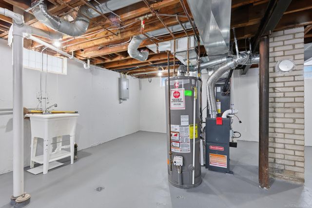 28648 Hillview Street, Roseville, MI 48066