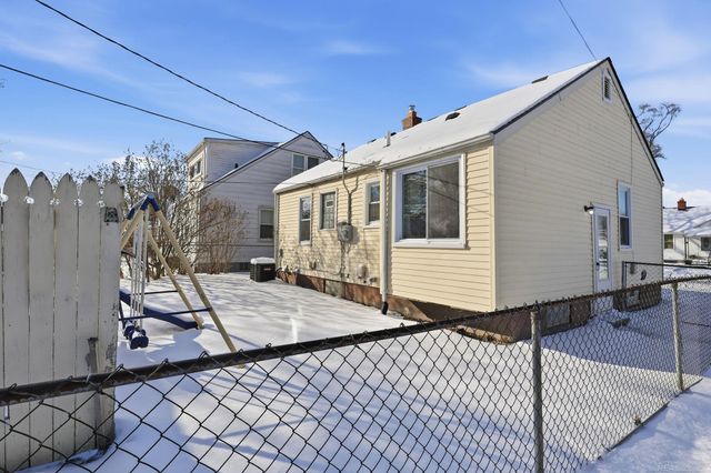 28648 Hillview Street, Roseville, MI 48066