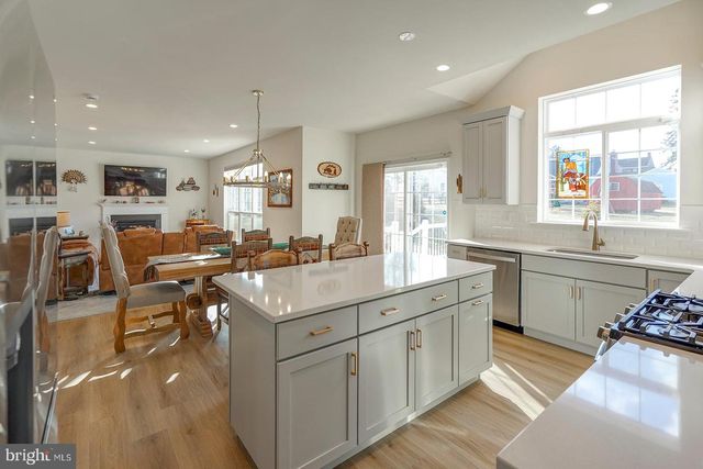 110 PETRELIA DR, Honey Brook, PA 19344